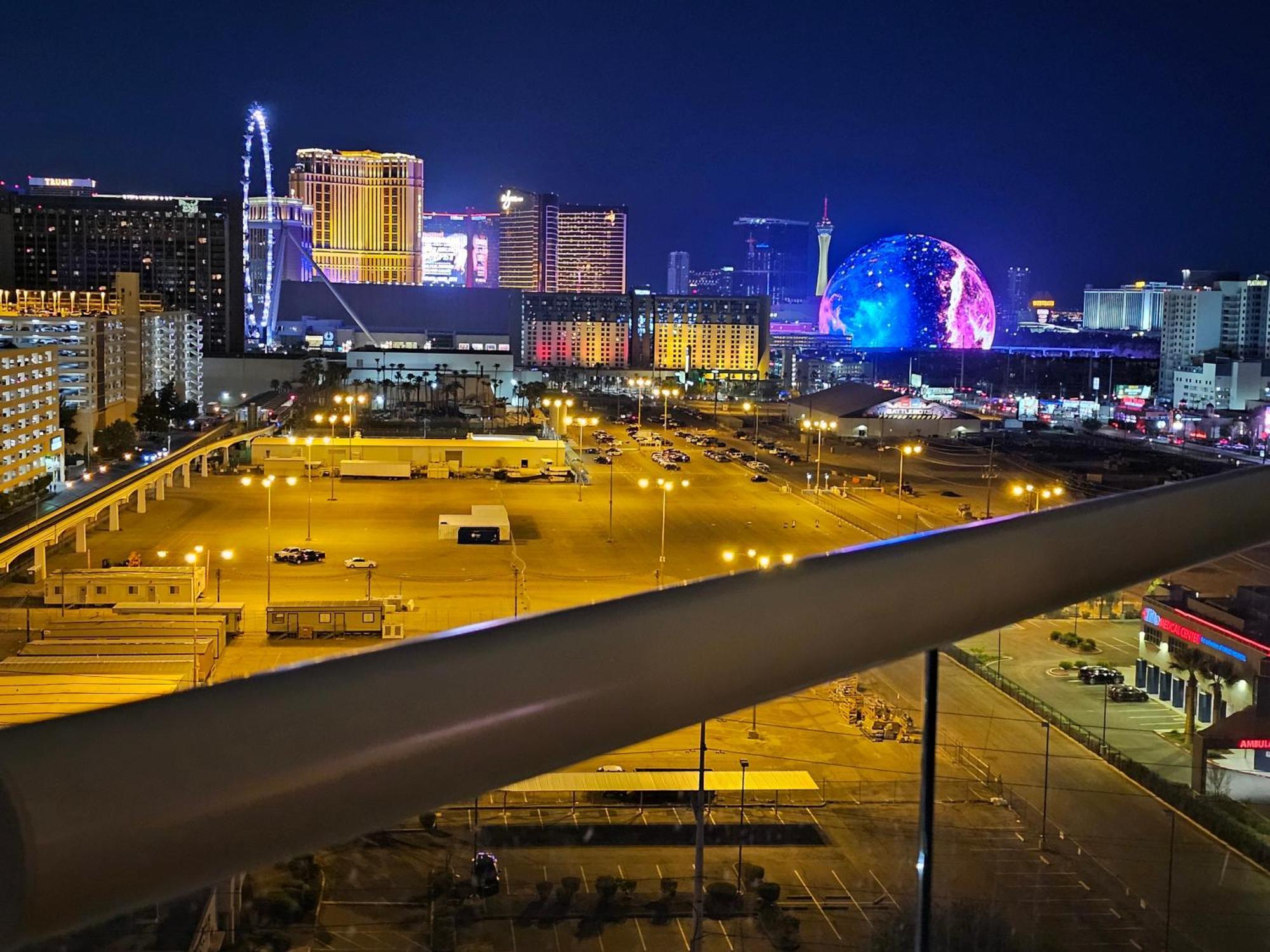 Strip & Sphere View - Separate Living Room - 2 Full Bath - Full Kitchen - Balcony - 900 Sqft - Mgm Signature Las Vegas Eksteriør bilde