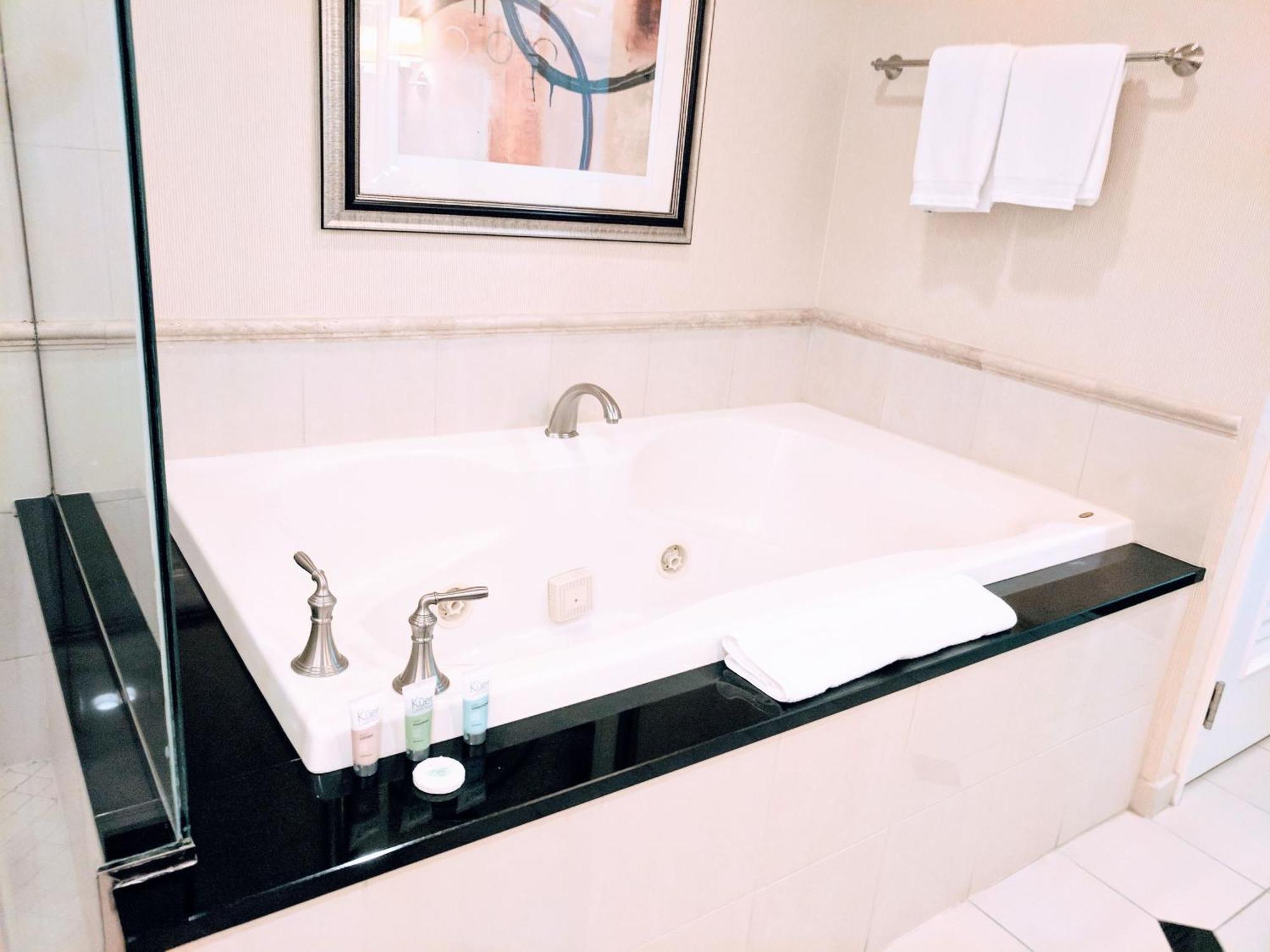 Strip & Sphere View - Separate Living Room - 2 Full Bath - Full Kitchen - Balcony - 900 Sqft - Mgm Signature Las Vegas Eksteriør bilde