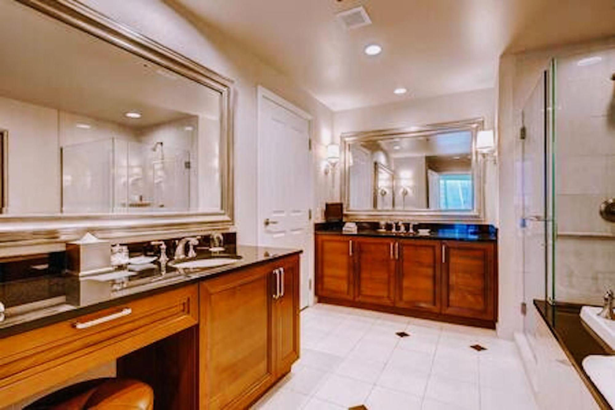 Strip & Sphere View - Separate Living Room - 2 Full Bath - Full Kitchen - Balcony - 900 Sqft - Mgm Signature Las Vegas Eksteriør bilde