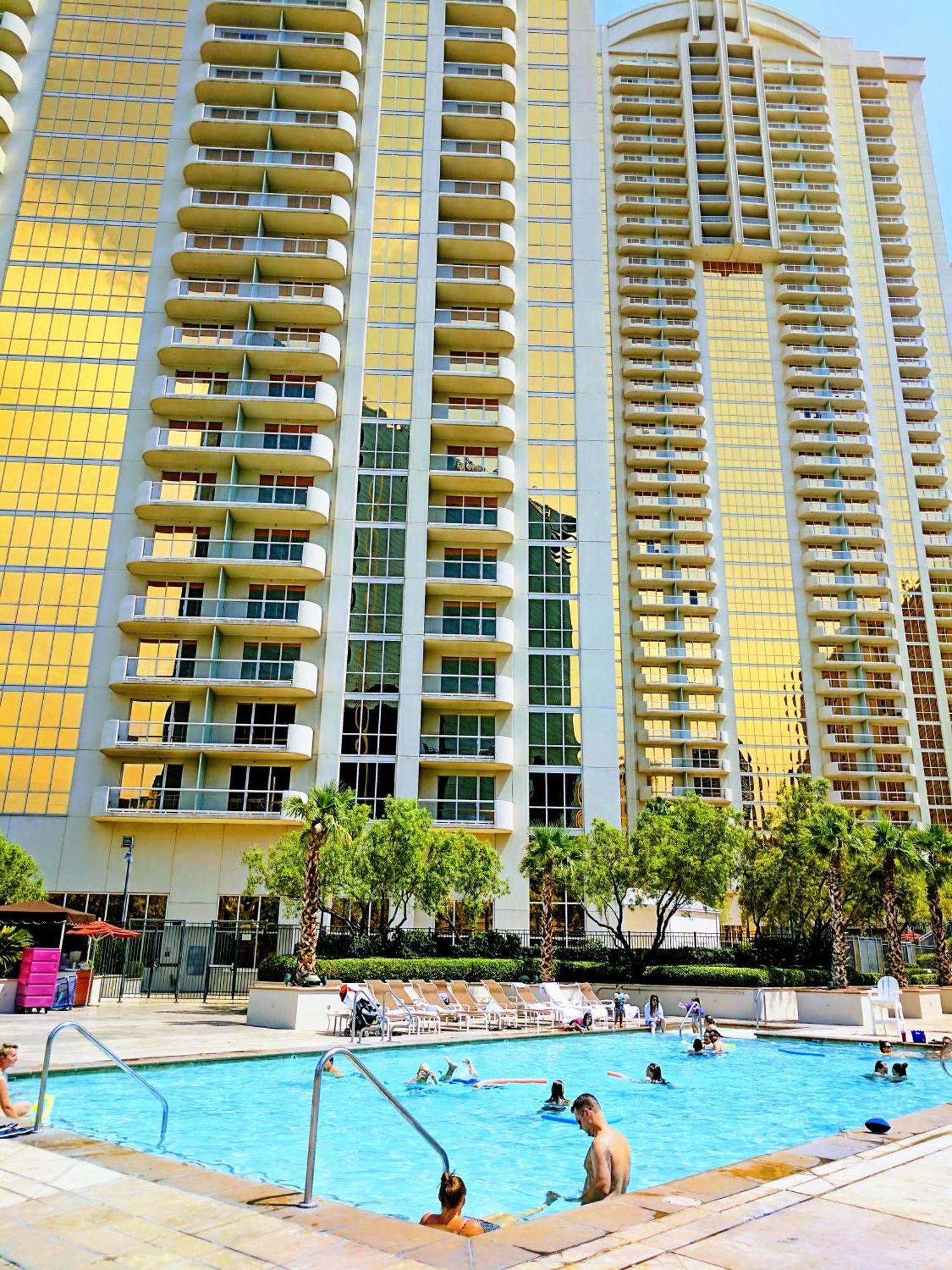 Strip & Sphere View - Separate Living Room - 2 Full Bath - Full Kitchen - Balcony - 900 Sqft - Mgm Signature Las Vegas Eksteriør bilde