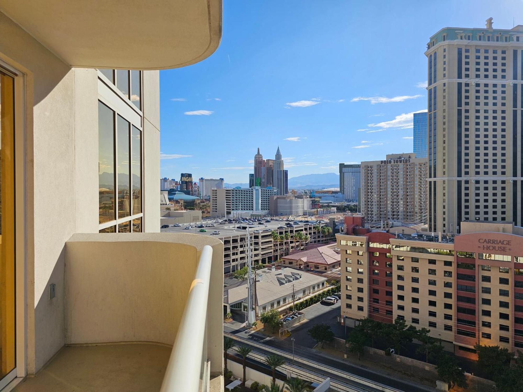 Strip & Sphere View - Separate Living Room - 2 Full Bath - Full Kitchen - Balcony - 900 Sqft - Mgm Signature Las Vegas Eksteriør bilde